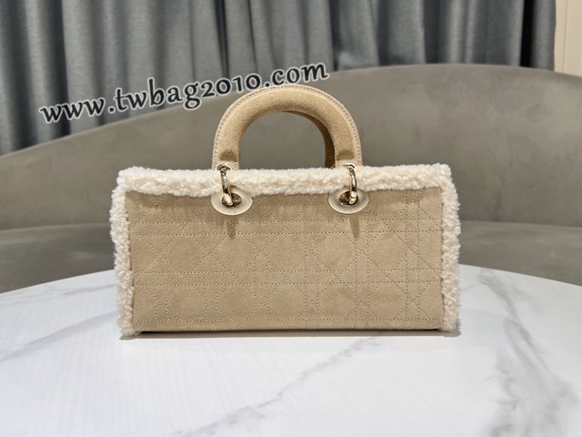 Dior专柜新款迪奥高仿原单横款中号Lady D-Joy手袋米色绒面革米白色羊皮革皮毛一体 djfk1483